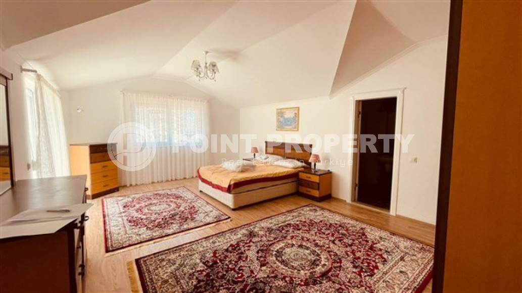 Апартаменты 3+1, общей площадью 182 м2,  в 600 м от моря в районе Тосмур, Алания-id-2401-фото-2