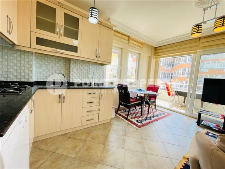 Furnished apartment 1+1, 70m², in a complex with a swimming pool 100m from the sea in Oba, Alanya.-id-2417-photo-4