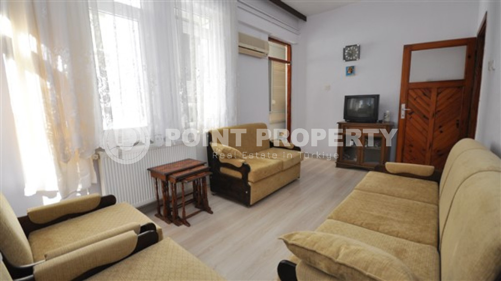 Apartment in a Turkish house with three bedrooms in the center of Alanya-id-2442-photo-2