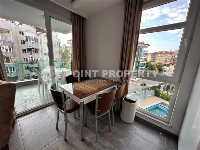 Ready to move in, one bedroom apartment, 60m², 150m from the sea in Alanya - Oba-id-2446-photo-3