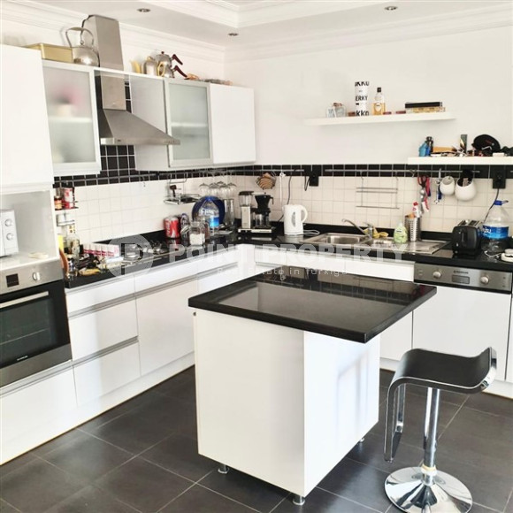 Two bedroom apartment, 125 m², in a complex with infrastructure and 550 m from the sea in Oba, Alanya-id-2458-photo-4