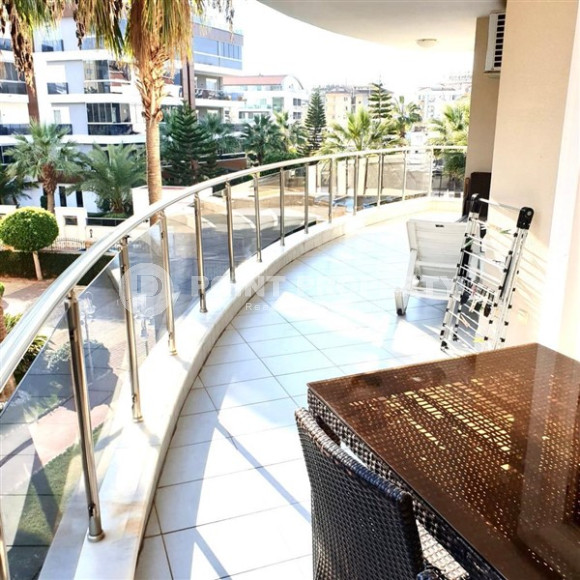 Two bedroom apartment, 125 m², in a complex with infrastructure and 550 m from the sea in Oba, Alanya-id-2458-photo-11