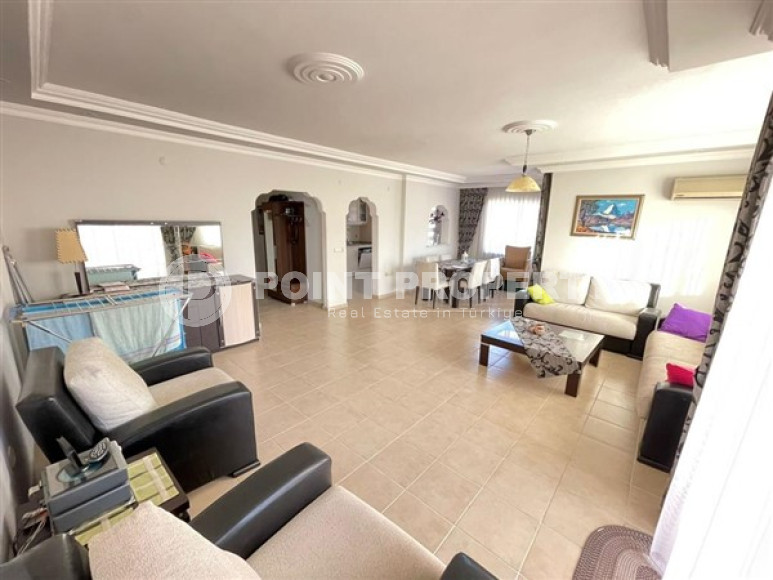 Cozy four-room penthouse, 150 m², with separate kitchen, in the center of Alanya, 250 meters from the sea-id-2464-photo-2