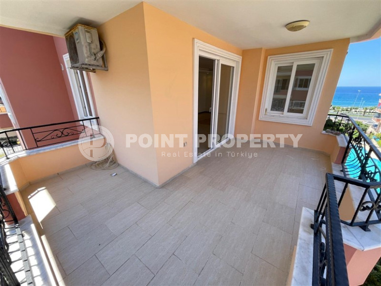 Apartment 2+1 in a complex on the first coastline in Mahmutlar, 125m2-id-1212-photo-13