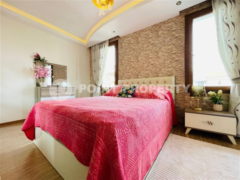 Spacious furnished duplex penthouse, 230m², with five bedrooms 800m from the sea in the Oba area.-id-2471-photo-12