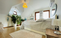 Spacious furnished duplex penthouse, 230m², with five bedrooms 800m from the sea in the Oba area.-id-2471-photo-21