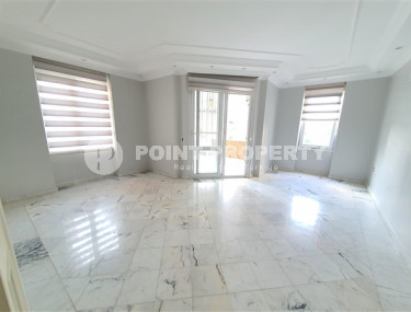 Apartment 2+1 with two balconies at an affordable price, 700 m from the sea, Alanya Center-id-2489-photo-2