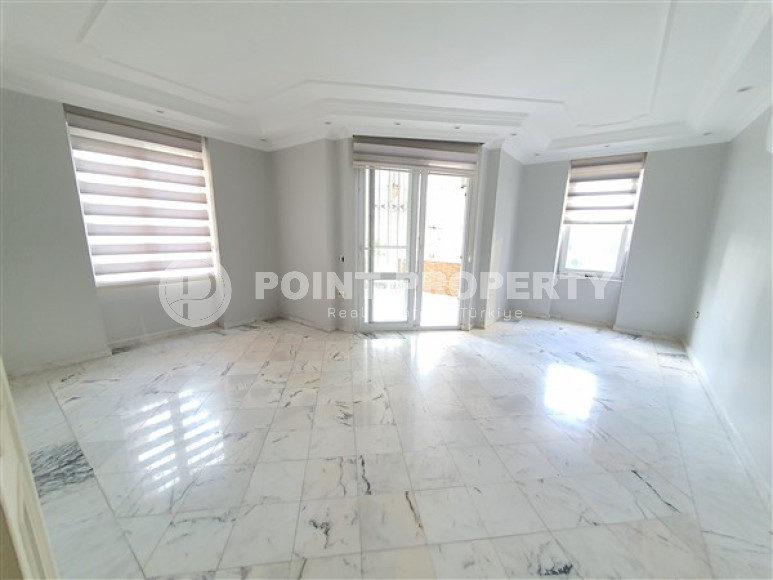 Apartment 2+1 with two balconies at an affordable price, 700 m from the sea, Alanya Center-id-2489-photo-2