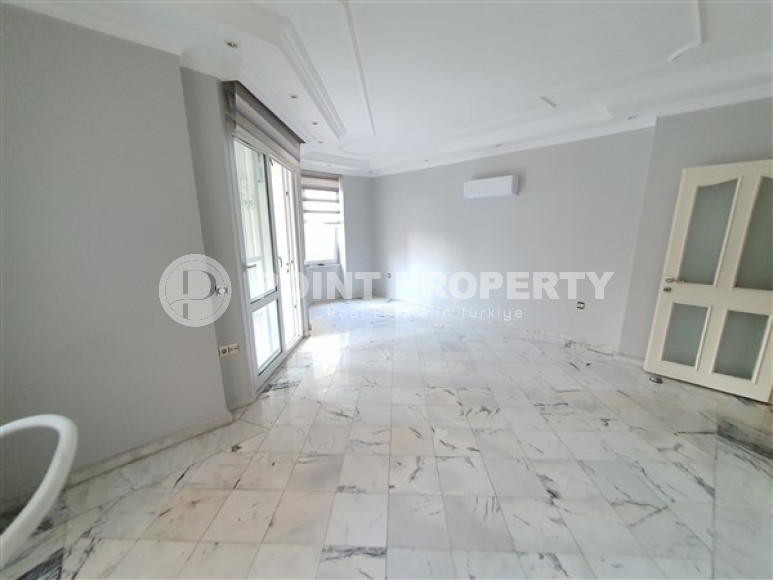 Apartment 2+1 with two balconies at an affordable price, 700 m from the sea, Alanya Center-id-2489-photo-3