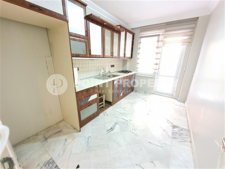 Apartment 2+1 with two balconies at an affordable price, 700 m from the sea, Alanya Center-id-2489-photo-5