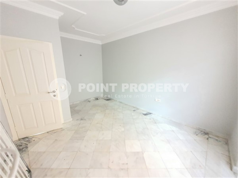 Apartment 2+1 with two balconies at an affordable price, 700 m from the sea, Alanya Center-id-2489-photo-7