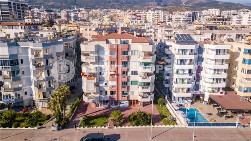 Budget resale property: penthouse 4+1, 170m², on the first coastline in the center of Mahmutlar-id-2493-photo-2