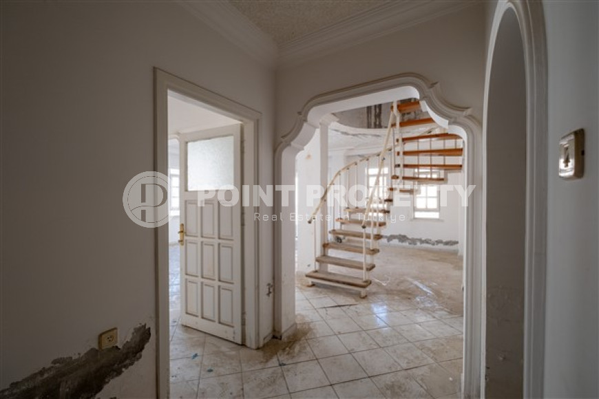Budget resale property: penthouse 4+1, 170m², on the first coastline in the center of Mahmutlar-id-2493-photo-10