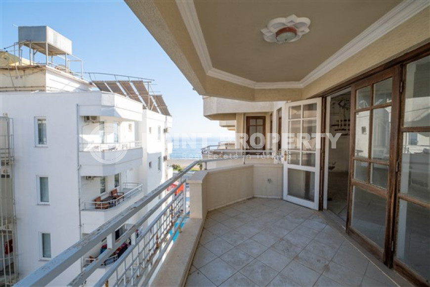 Budget resale property: penthouse 4+1, 170m², on the first coastline in the center of Mahmutlar-id-2493-photo-15
