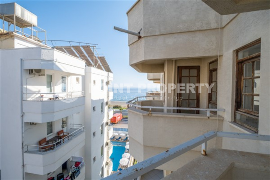 Budget resale property: penthouse 4+1, 170m², on the first coastline in the center of Mahmutlar-id-2493-photo-17