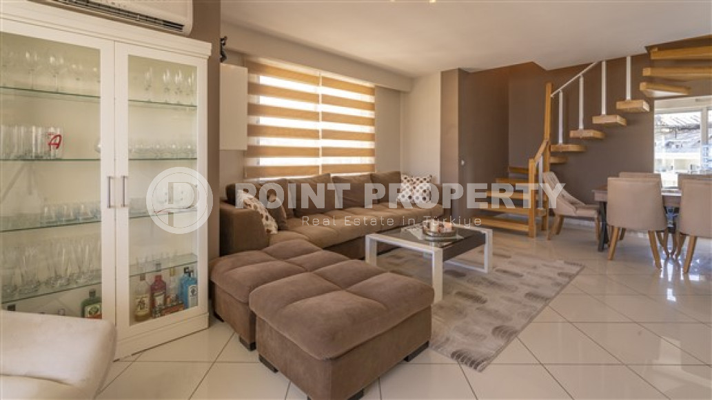 Stylish four-bedroom penthouse, 170 m², on the first coastline in the Alanya area - Lower Oba.-id-2502-photo-5