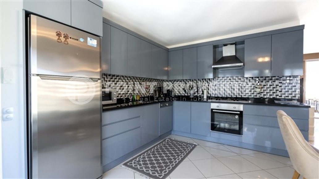 Stylish four-bedroom penthouse, 170 m², on the first coastline in the Alanya area - Lower Oba.-id-2502-photo-6