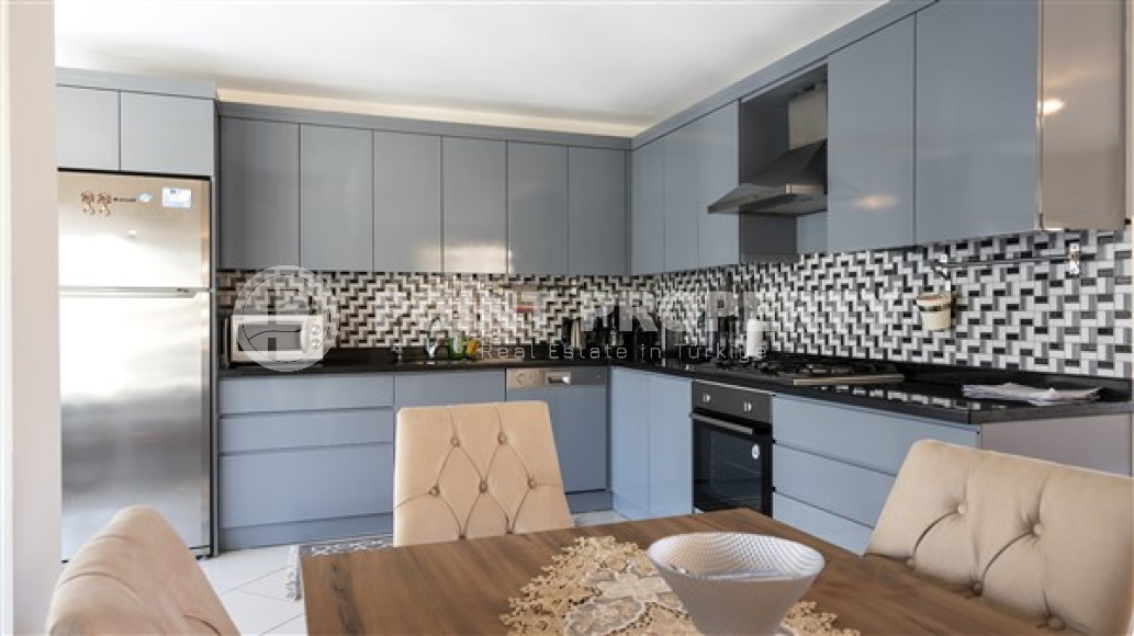 Stylish four-bedroom penthouse, 170 m², on the first coastline in the Alanya area - Lower Oba.-id-2502-photo-9