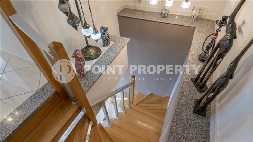 Stylish four-bedroom penthouse, 170 m², on the first coastline in the Alanya area - Lower Oba.-id-2502-photo-21