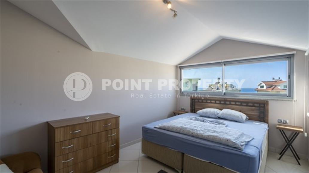 Stylish four-bedroom penthouse, 170 m², on the first coastline in the Alanya area - Lower Oba.-id-2502-photo-23