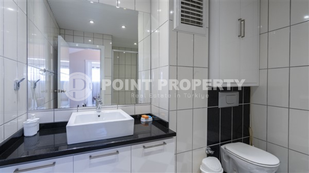 Stylish four-bedroom penthouse, 170 m², on the first coastline in the Alanya area - Lower Oba.-id-2502-photo-24