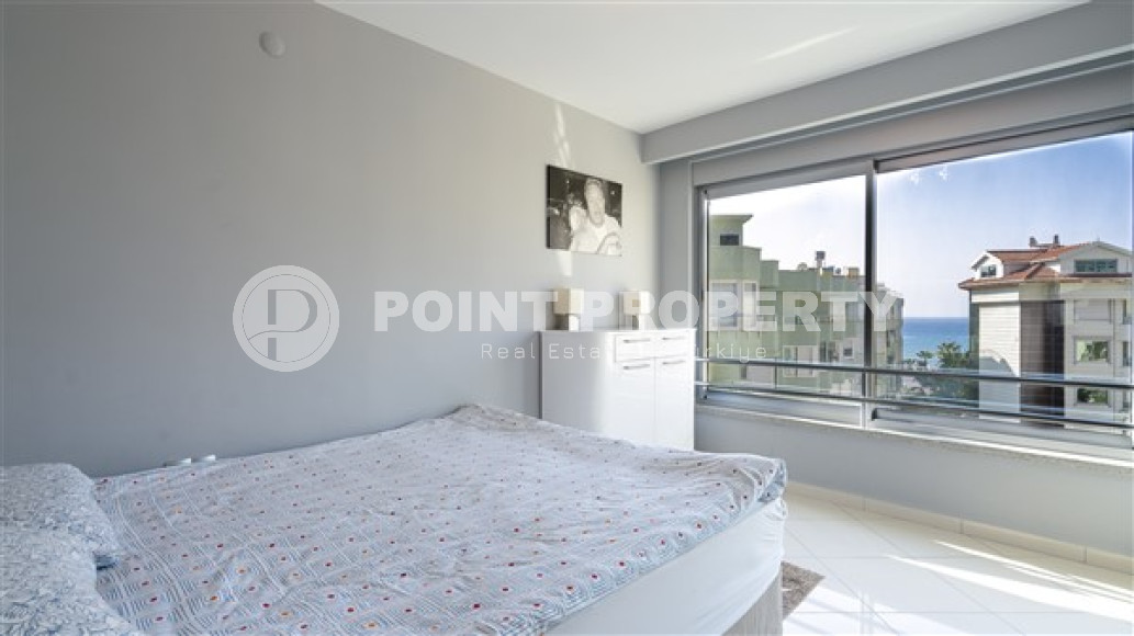 Stylish four-bedroom penthouse, 170 m², on the first coastline in the Alanya area - Lower Oba.-id-2502-photo-30