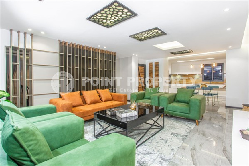 Two luxury apartments: penthouse 4+1 and studio 0+1, 180m², 250m from the sea in Oba, Alanya-id-2504-photo-1