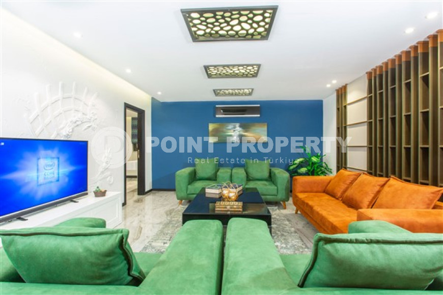 Two luxury apartments: penthouse 4+1 and studio 0+1, 180m², 250m from the sea in Oba, Alanya-id-2504-photo-2