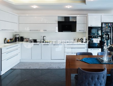 Two-level luxury apartment, 279 sq. m, with three bedrooms in a respectable area of Alanya, Lower Oba-id-2512-photo-4