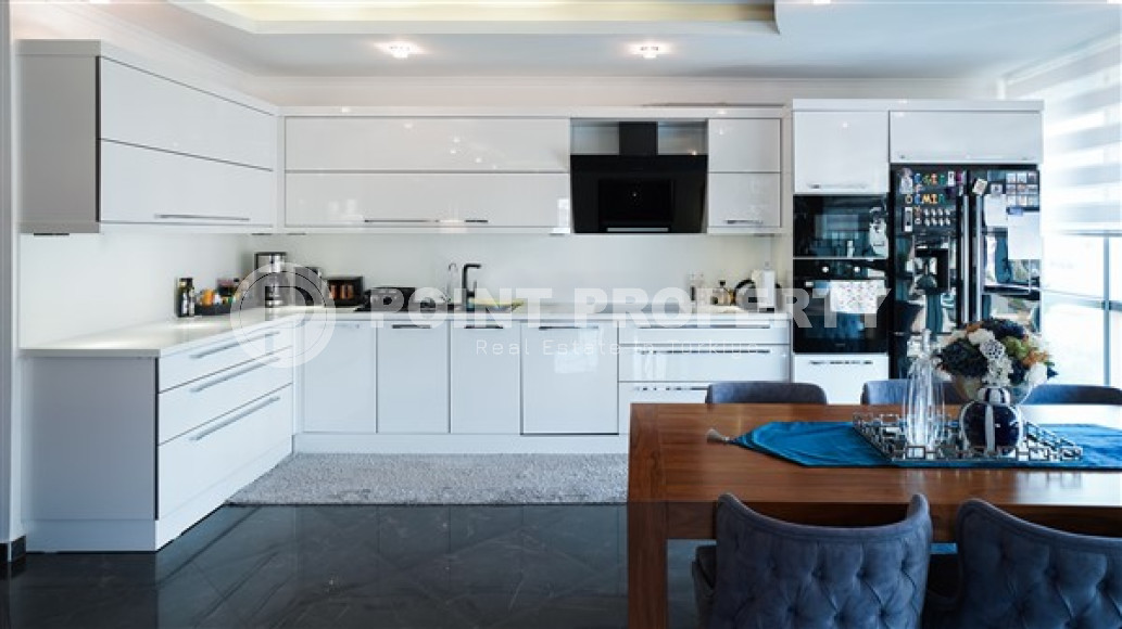 Two-level luxury apartment, 279 sq. m, with three bedrooms in a respectable area of Alanya, Lower Oba-id-2512-photo-4