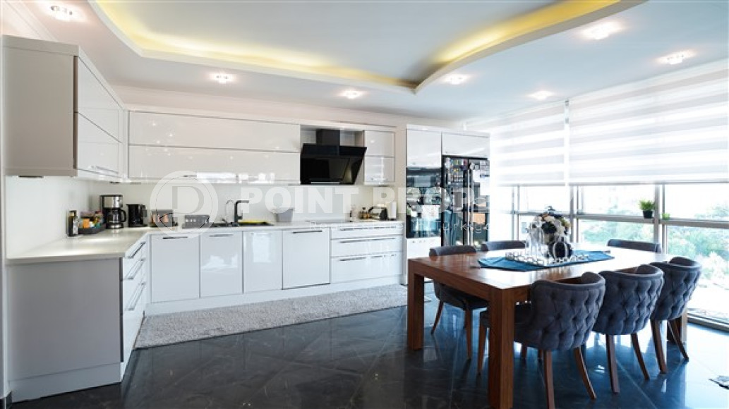 Two-level luxury apartment, 279 sq. m, with three bedrooms in a respectable area of Alanya, Lower Oba-id-2512-photo-5