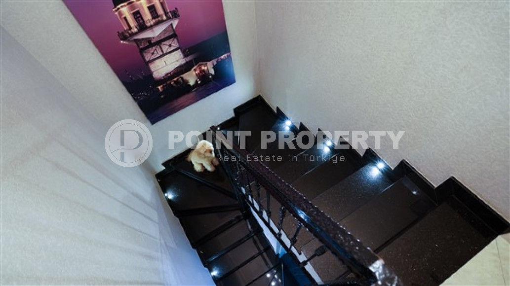 Two-level luxury apartment, 279 sq. m, with three bedrooms in a respectable area of Alanya, Lower Oba-id-2512-photo-13