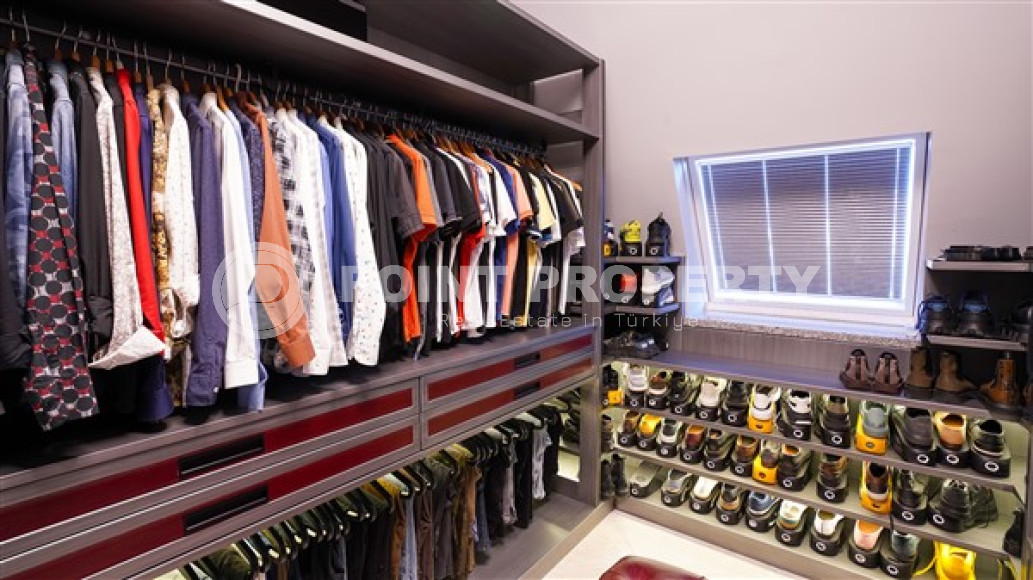 Two-level luxury apartment, 279 sq. m, with three bedrooms in a respectable area of Alanya, Lower Oba-id-2512-photo-16