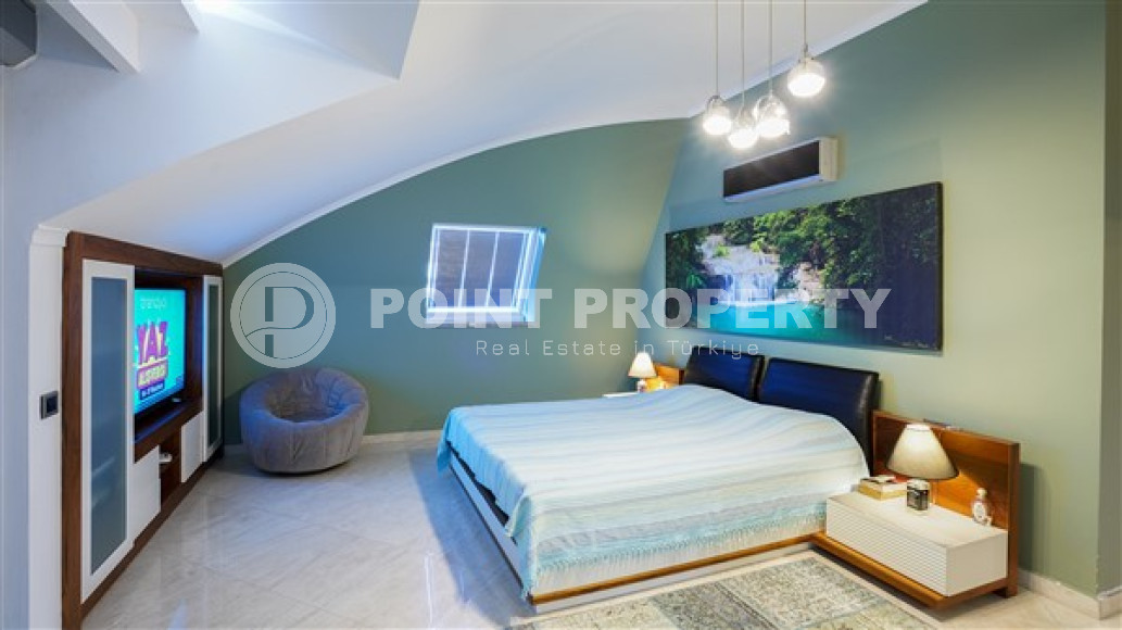 Two-level luxury apartment, 279 sq. m, with three bedrooms in a respectable area of Alanya, Lower Oba-id-2512-photo-22