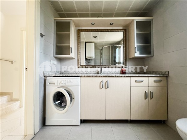 Spacious penthouse 4+1, 230m², with mountain views in a cozy residence in Oba, Alanya-id-2518-photo-22