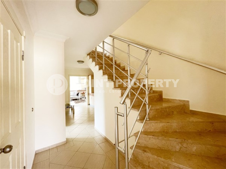Spacious penthouse 4+1, 230m², with mountain views in a cozy residence in Oba, Alanya-id-2518-photo-24