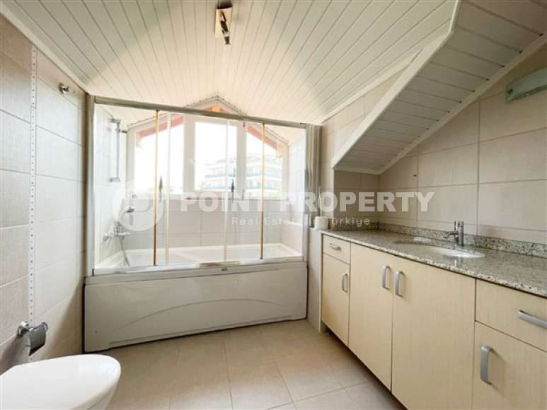 Spacious penthouse 4+1, 230m², with mountain views in a cozy residence in Oba, Alanya-id-2518-photo-40