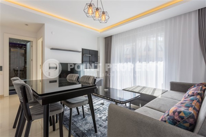 One bedroom apartment with new excellent renovation in the central area of Alanya-id-2541-photo-2