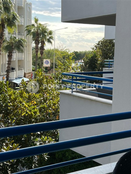 One bedroom apartment, 60m², in a residence with a swimming pool 50m from Cleopatra Beach, Alanya-id-2553-photo-2