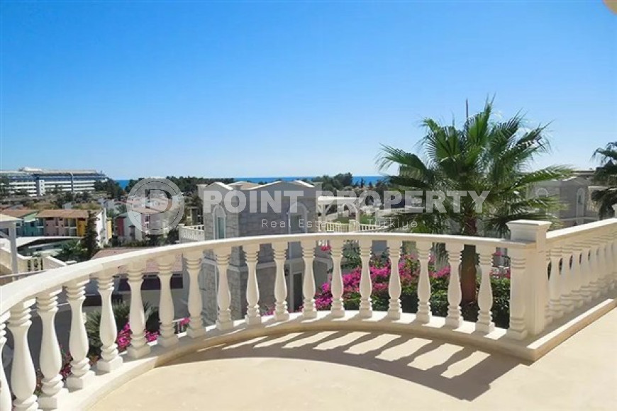 Меблированная четырехэтажная вилла, 250м², с четырьмя спальнями, у моря в районе Алании Конаклы.-id-2557-фото-1