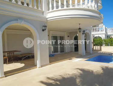 Меблированная четырехэтажная вилла, 250м², с четырьмя спальнями, у моря в районе Алании Конаклы.-id-2557-фото-2