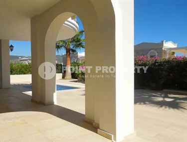 Меблированная четырехэтажная вилла, 250м², с четырьмя спальнями, у моря в районе Алании Конаклы.-id-2557-фото-5