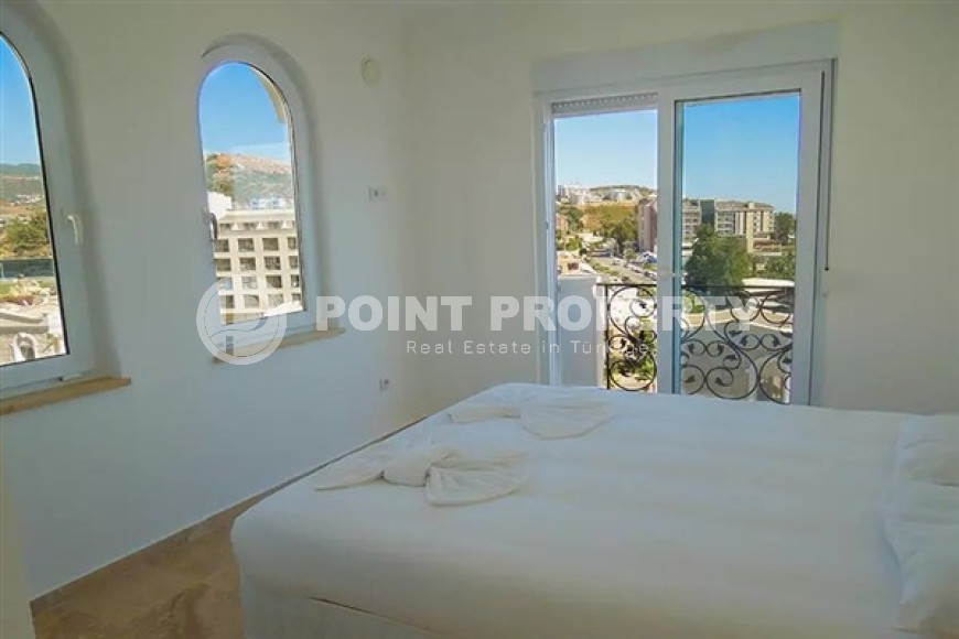 Меблированная четырехэтажная вилла, 250м², с четырьмя спальнями, у моря в районе Алании Конаклы.-id-2557-фото-6