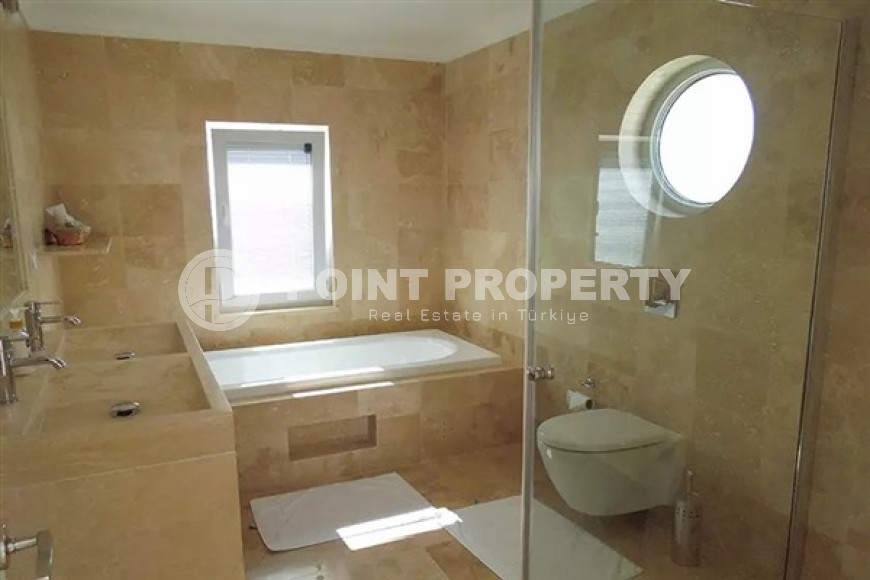 Меблированная четырехэтажная вилла, 250м², с четырьмя спальнями, у моря в районе Алании Конаклы.-id-2557-фото-11