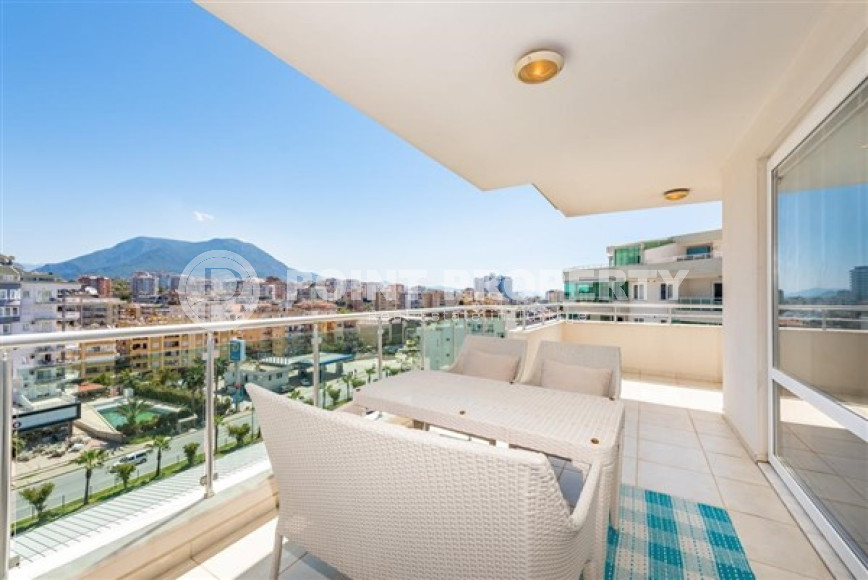 Spacious penthouse 4+1, 250m², 150m from the sea in the center of Tosmur, Alanya-id-2561-photo-6