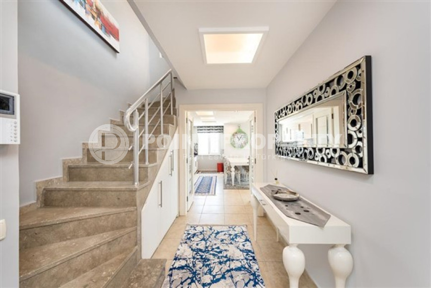 Spacious penthouse 4+1, 250m², 150m from the sea in the center of Tosmur, Alanya-id-2561-photo-7