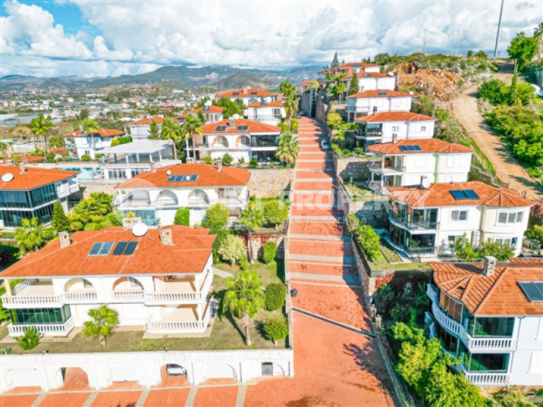 Просторная двухэтажная вилла с четырьмя спальнями, 310м², у моря в районе Алании Конаклы.-id-2590-фото-2