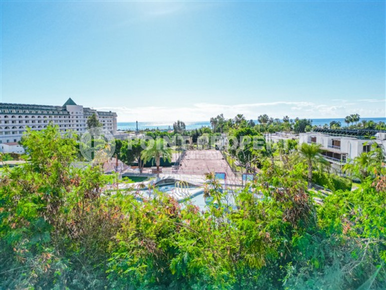 Просторная двухэтажная вилла с четырьмя спальнями, 310м², у моря в районе Алании Конаклы.-id-2590-фото-8