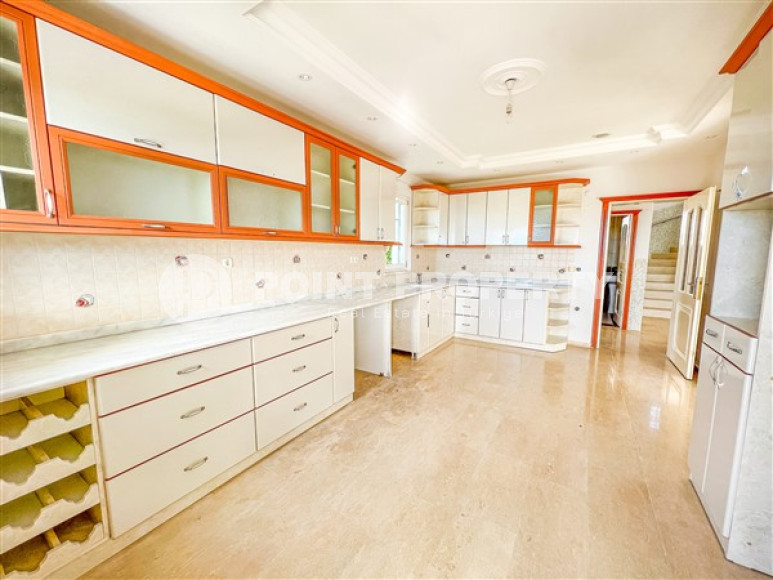 Просторная двухэтажная вилла с четырьмя спальнями, 310м², у моря в районе Алании Конаклы.-id-2590-фото-12