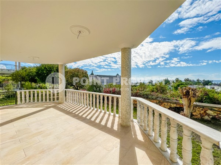 Просторная двухэтажная вилла с четырьмя спальнями, 310м², у моря в районе Алании Конаклы.-id-2590-фото-18